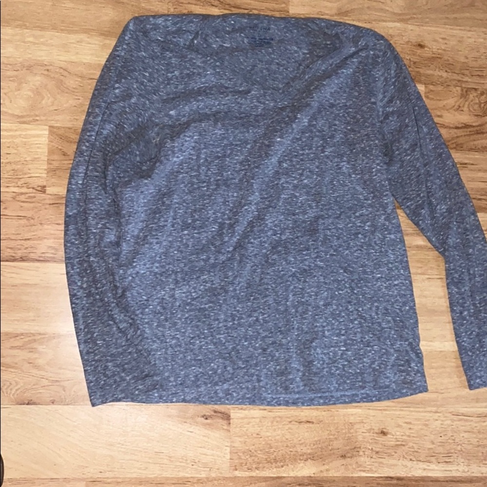 V-neck gray long sleeve